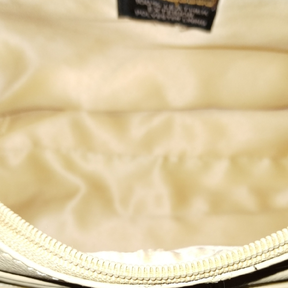 Chic Beige Leather Shoulder Bag - Picture 8 of 16